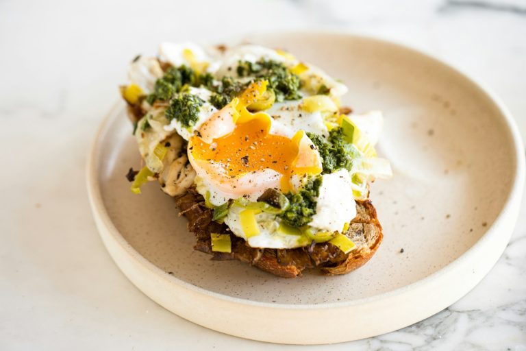 Toast topped with eggs